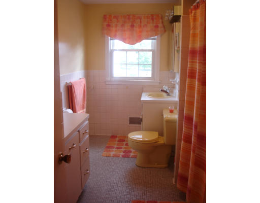 4 Pembroke Road Norwood, MA 02062 - Photo 11 of 28 Gallery Image 11