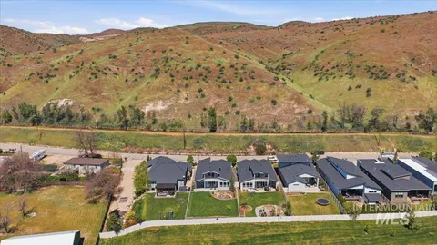 $725,000 | 7691 West Hill Road, Boise, ID 83714