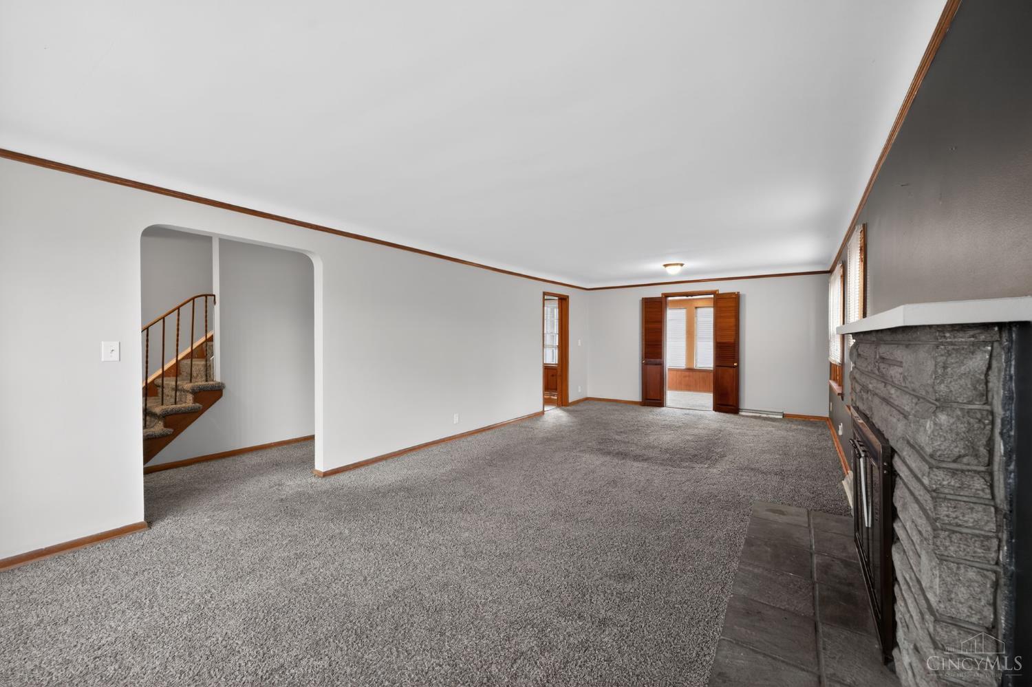 313 Pershing Avenue Cincinnati, OH 45215 - Photo 9 of 36