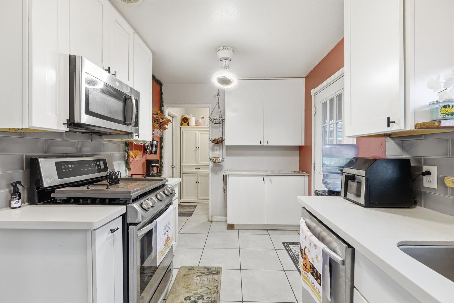 405 East Edison Street Manteca, CA 95336 - Photo 14 of 38 a kitchen with a stove microwave and sink