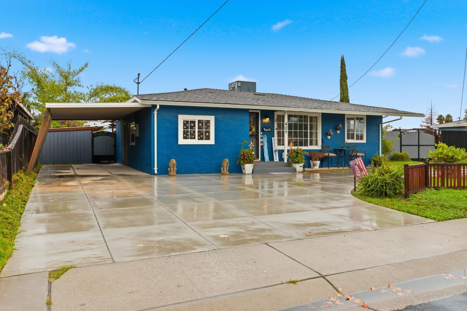 405 East Edison Street Manteca, CA 95336 - Photo 2 of 38 a view of a house with a patio