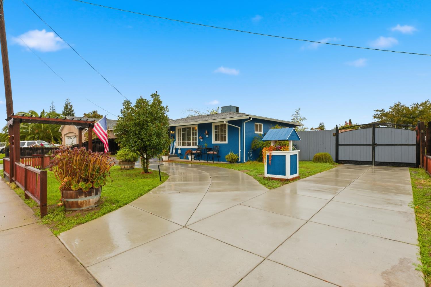 405 East Edison Street Manteca, CA 95336 - Photo 3 of 38 a view of a house with a yard