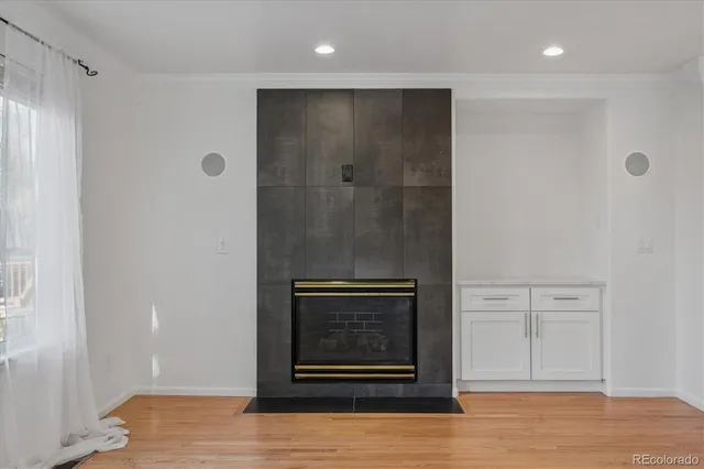 a view of a livingroom with a fireplace