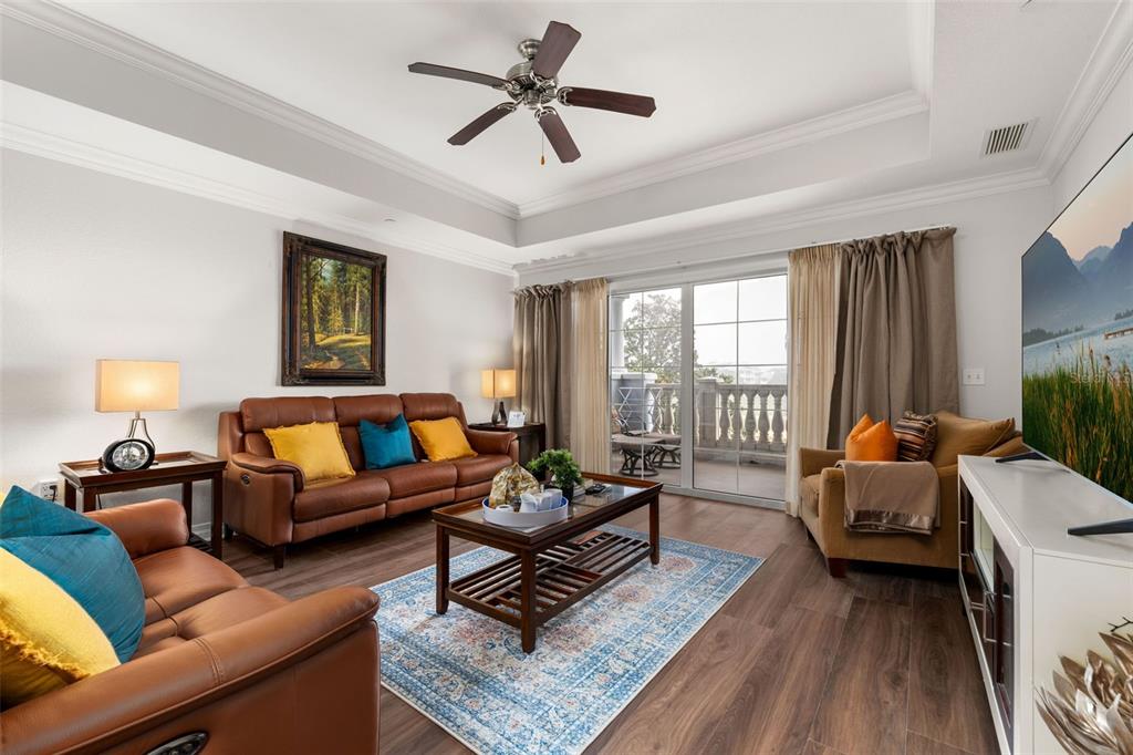 1100 Sunset View Circle, Unit 302 Reunion, FL 34747 - Photo 20 of 56 a living room with furniture and a lamp