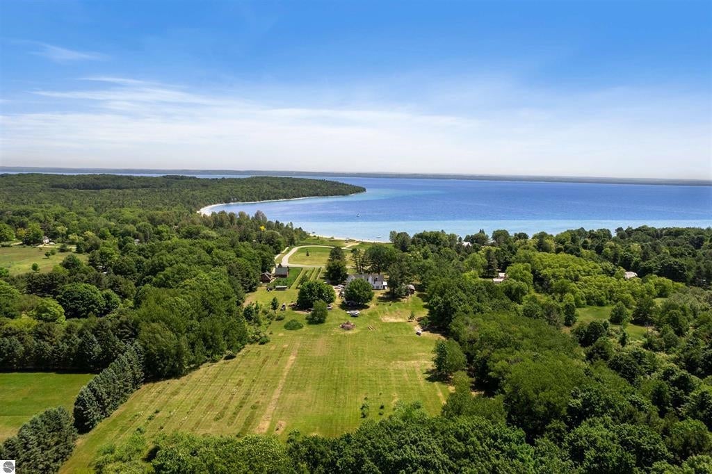 18599 Mission Road Traverse City, MI 49686 - Photo 4 of 52 Gallery Image 4