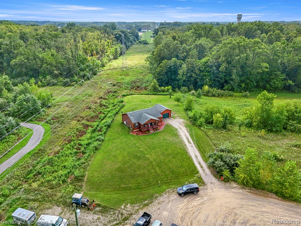 58539 Dolly Road South Lyon, MI 48178 - Photo 4 of 44 Gallery Image 4
