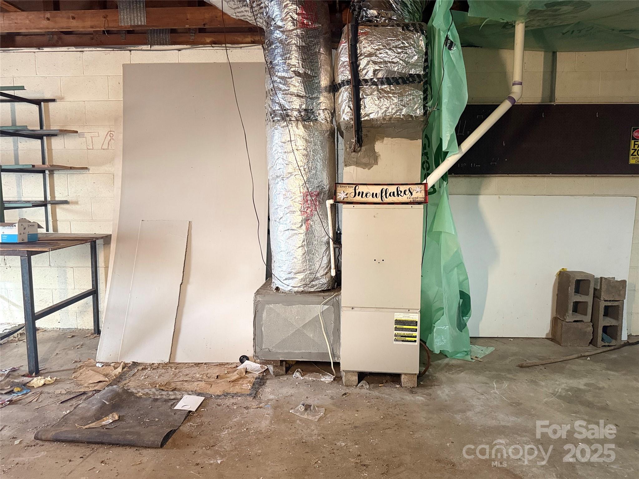 138 Rash Road Lincolnton, NC 28092 - Photo 23 of 41 a view of a livingroom with furniture and front door