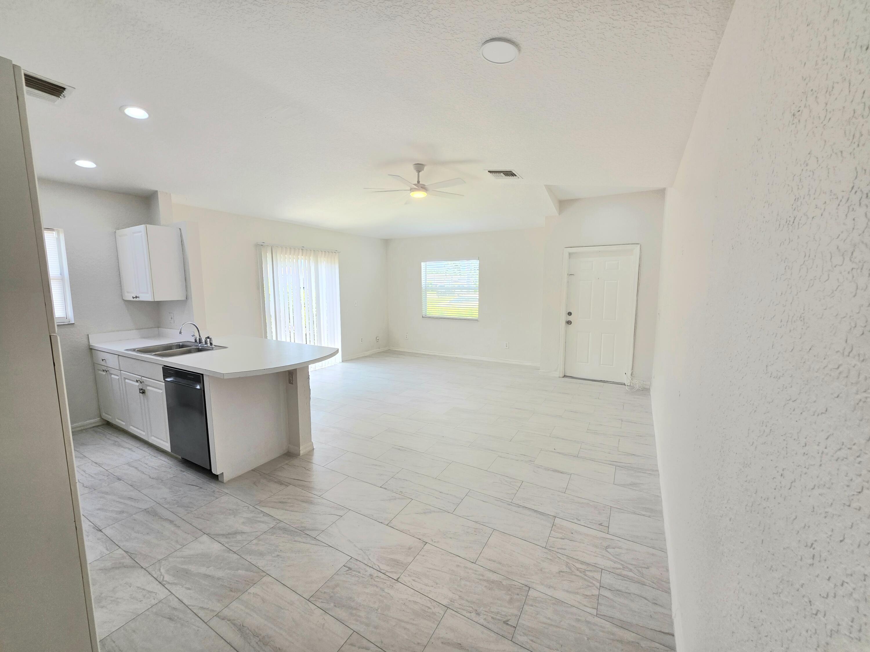 569 East Ridge Circle North Boynton Beach, FL 33435 - Photo 19 of 25 5