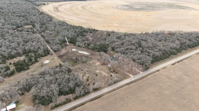 a view of a dry yard
