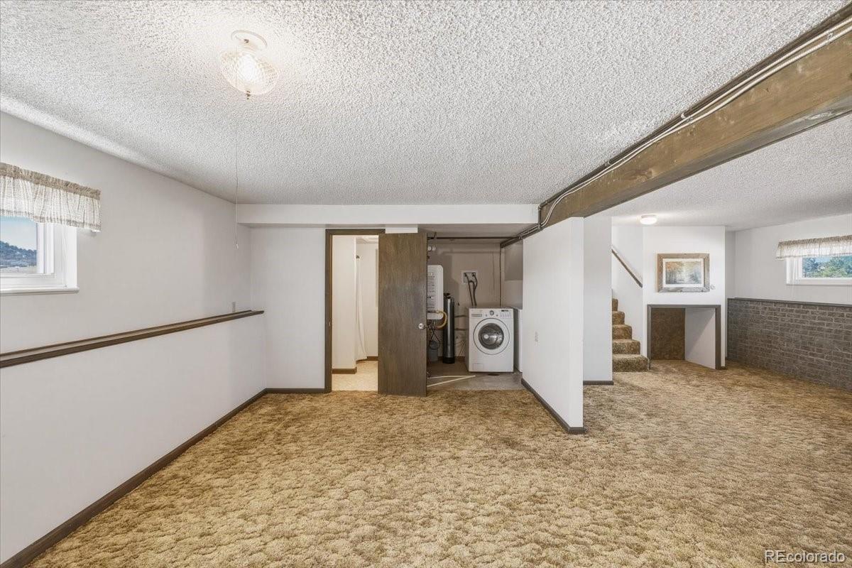 12720 South Mesa View Road Larkspur, CO 80118 - Photo 31 of 45 a view of an empty room