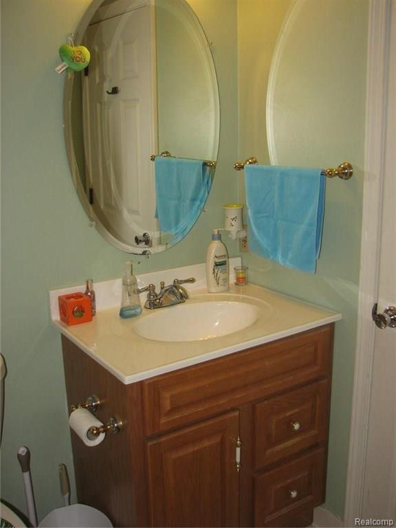 823 Hadley Road Rochester Hills, MI 48307 - Photo 29 of 53