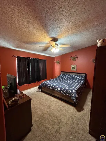 $89,900 | 410 East Grand Avenue, Hartford, KS 66854