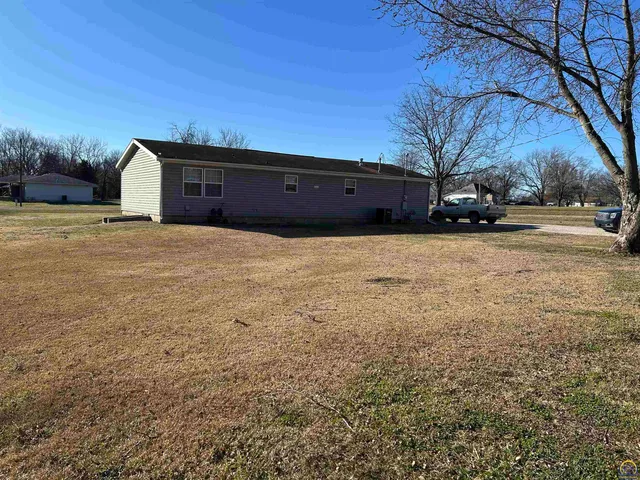 $89,900 | 410 East Grand Avenue, Hartford, KS 66854