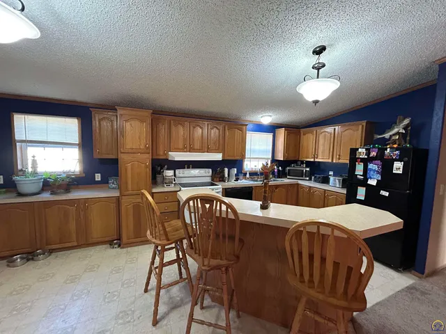 $89,900 | 410 East Grand Avenue, Hartford, KS 66854