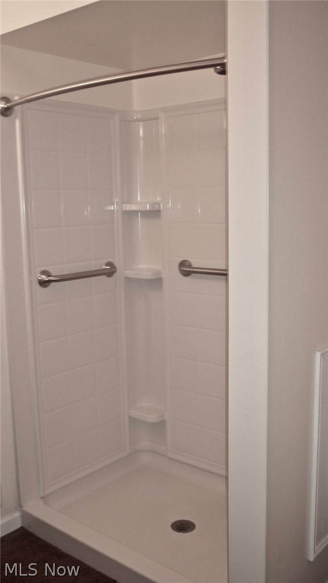 1219 Dorsh Road Cleveland, OH 44121 - Photo 15 of 17