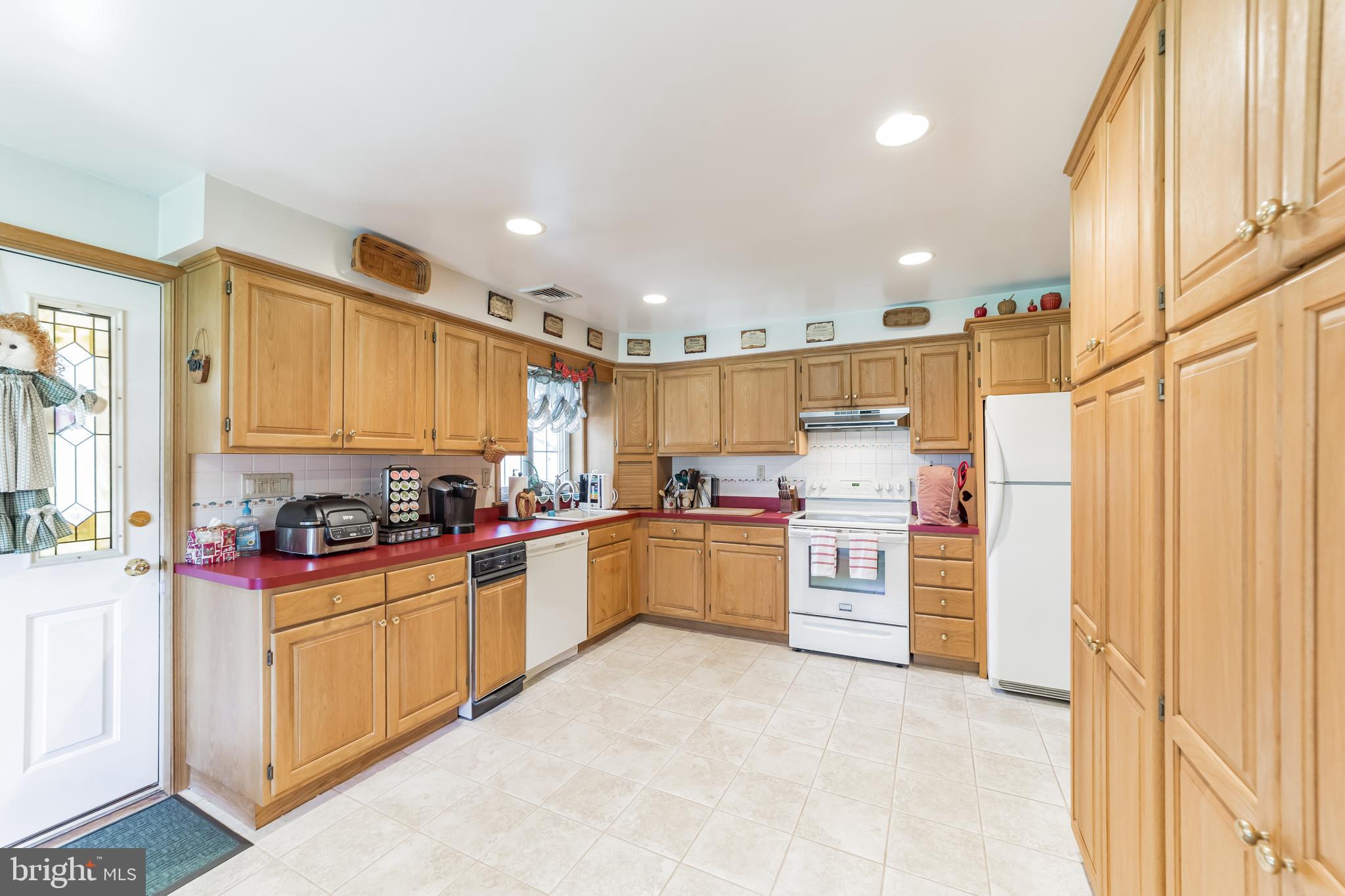 1335 Melvin Road Phoenixville, PA 19460 - Photo 4 of 38 Gallery Image 4