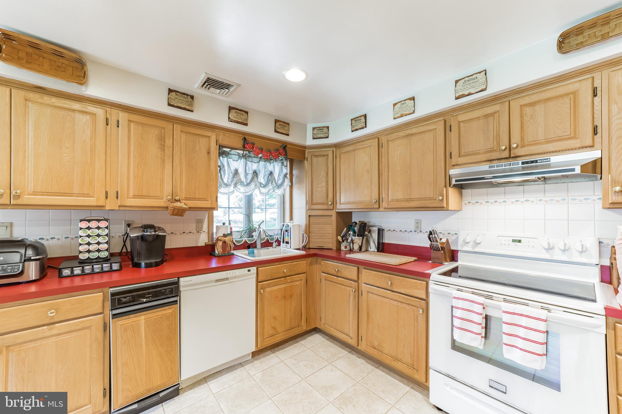 1335 Melvin Road Phoenixville, PA 19460 - Photo 6 of 38 Gallery Image 6