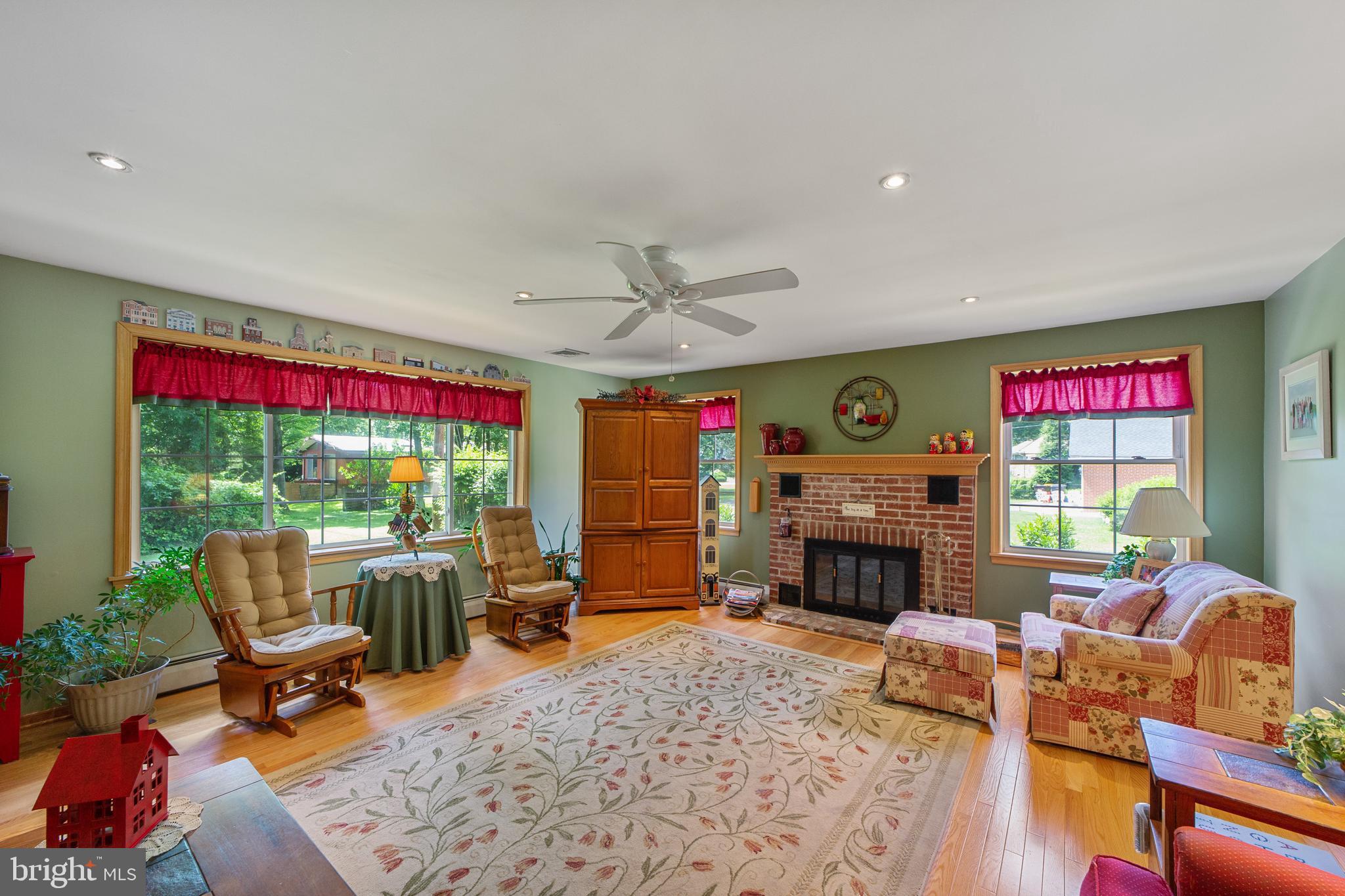 1335 Melvin Road Phoenixville, PA 19460 - Photo 10 of 38 Living Room