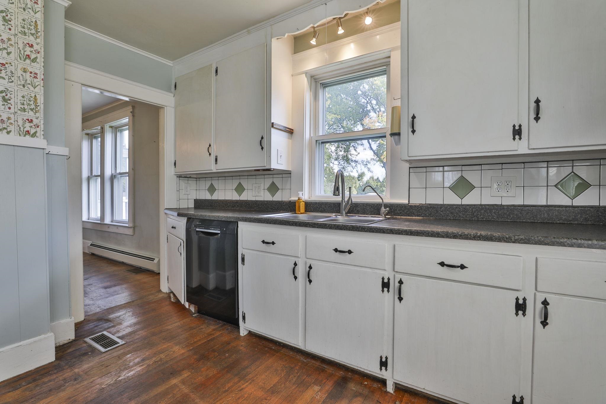 378 South Mammoth Road Manchester, NH 03109 - Photo 3 of 29 Gallery Image 3