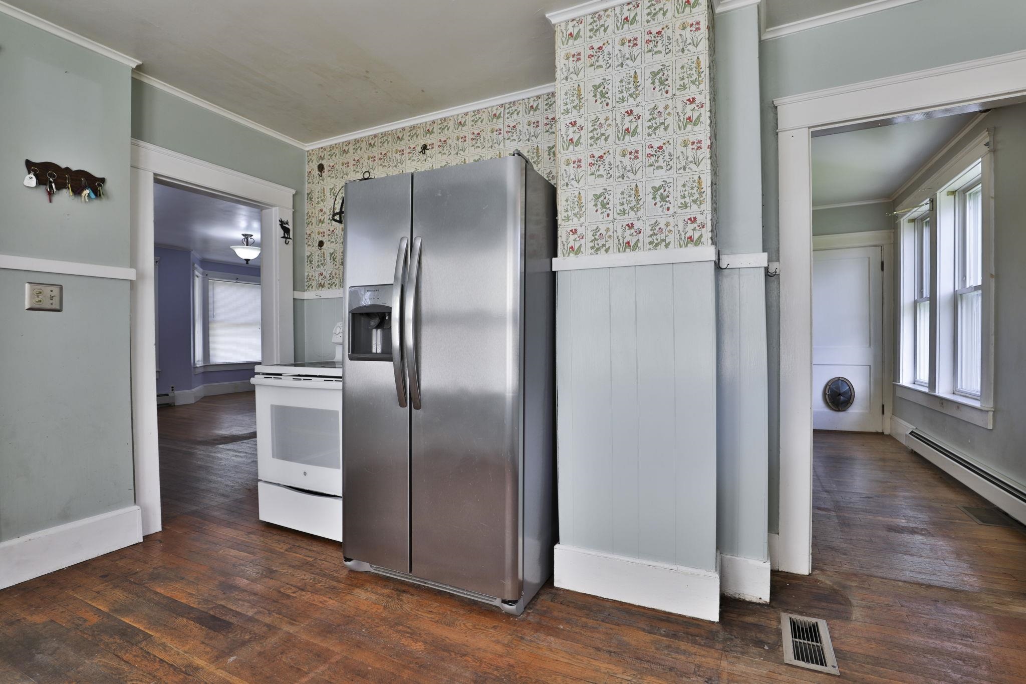 378 South Mammoth Road Manchester, NH 03109 - Photo 4 of 29 Gallery Image 4