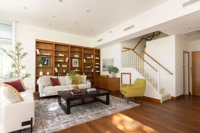 $3,000,000 | 975 Memorial Drive, Unit 209, Cambridge, MA 02138