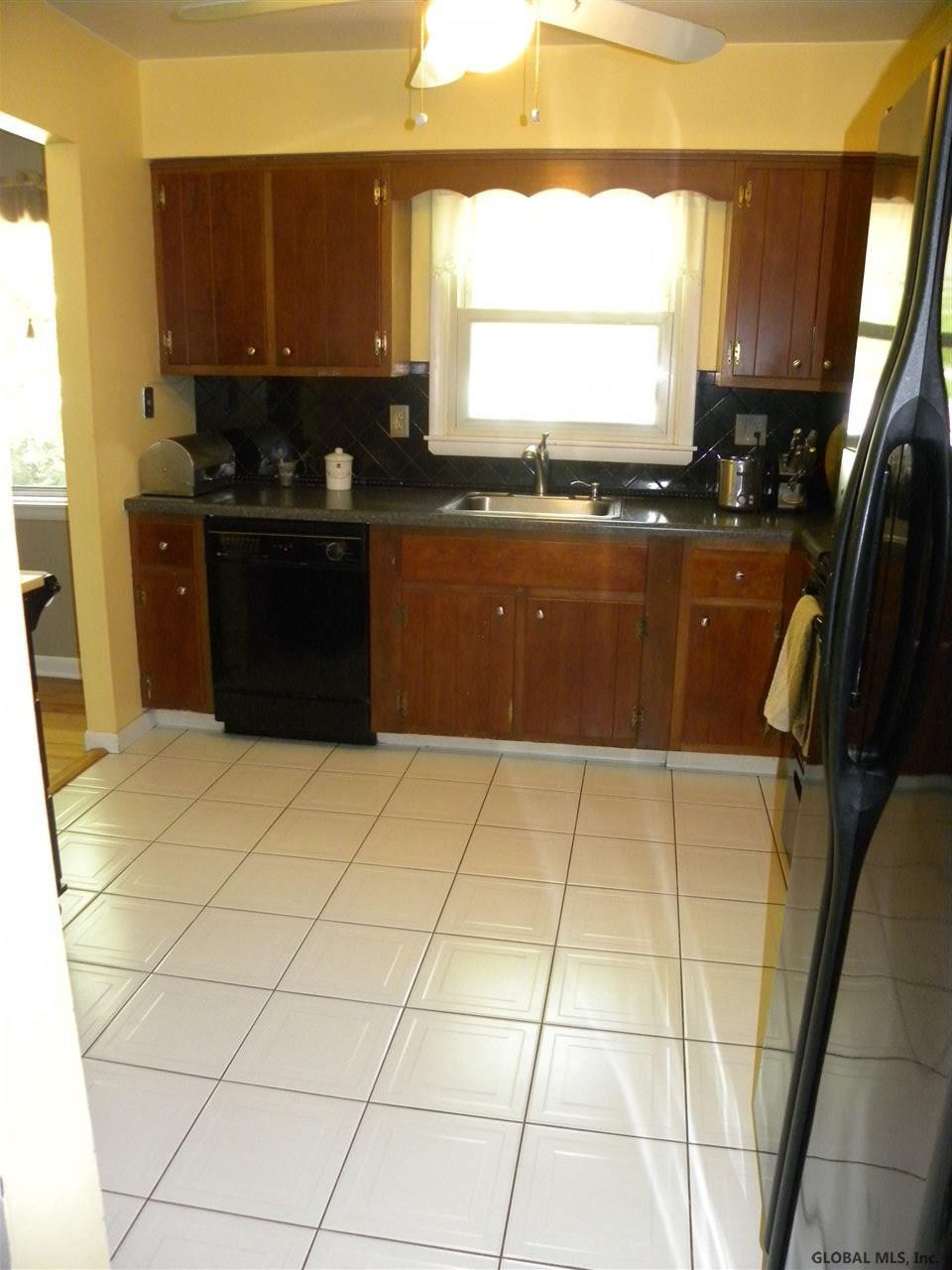 15 Sparrowbush Road Colonie, NY 12110 - Photo 7 of 20 Photo 7