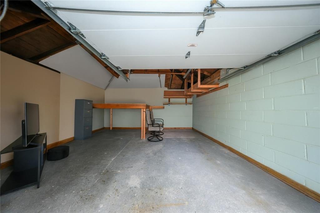 1049 Bay Ridge Parkway Brooklyn, NY 11228 - Photo 5 of 41 a view of a garage