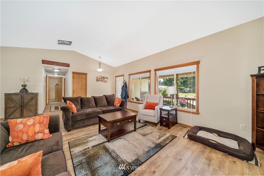 6111 189th Loop Southwest Rochester, WA 98579 - Photo 4 of 25