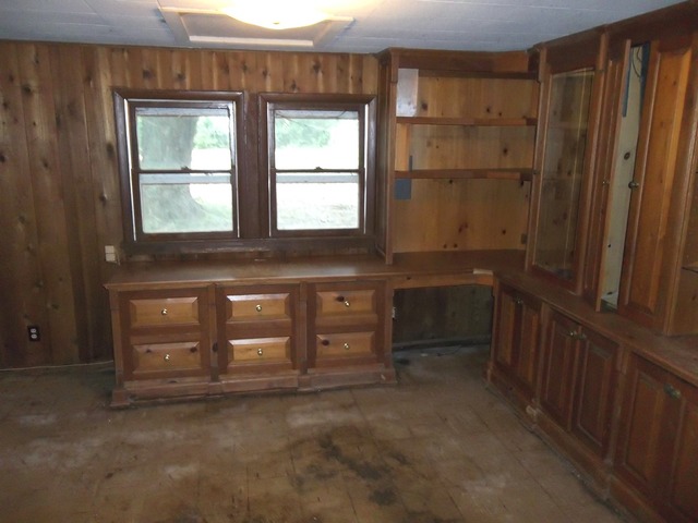 1252 South Ridge Road Oregon, IL 61061 - Photo 4 of 14 a bathroom with a window