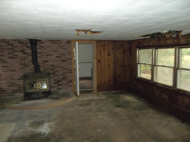 1252 South Ridge Road Oregon, IL 61061 - Photo 5 of 14 an empty room with windows
