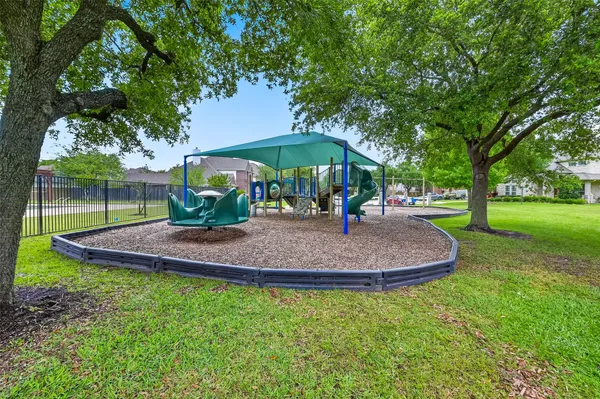 $340,000 | 7914 Ingle Oak Drive, Houston, TX 77041
