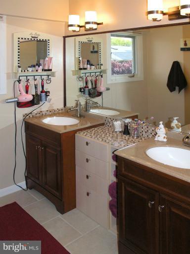1955 Lakeport Way Reston, VA 20191 - Photo 22 of 30 Bath (Master)