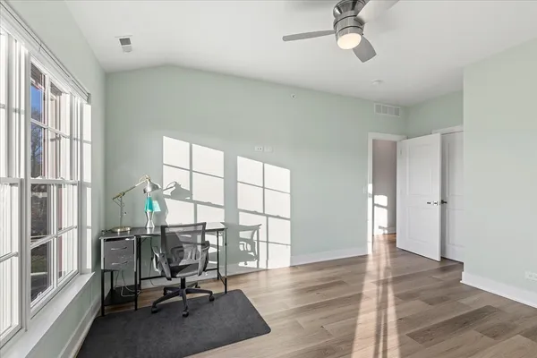 $429,000 | 319 South Glendale Avenue, Unit 303, Barrington, IL 60010