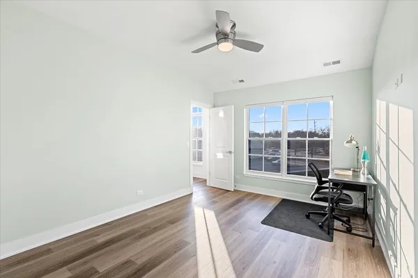 $429,000 | 319 South Glendale Avenue, Unit 303, Barrington, IL 60010