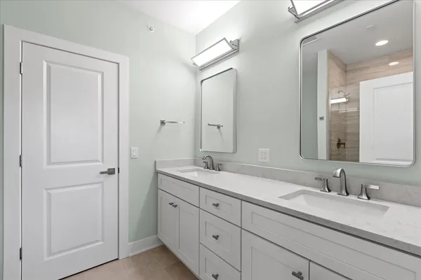 $429,000 | 319 South Glendale Avenue, Unit 303, Barrington, IL 60010