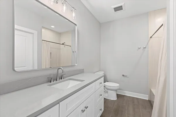 $429,000 | 319 South Glendale Avenue, Unit 303, Barrington, IL 60010