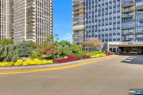 $3,000 | 200 Winston Drive, Unit 3011, Cliffside Park, NJ 07010