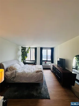 $3,000 | 200 Winston Drive, Unit 3011, Cliffside Park, NJ 07010