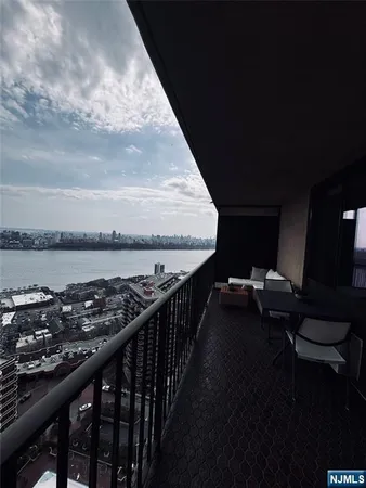 $3,000 | 200 Winston Drive, Unit 3011, Cliffside Park, NJ 07010