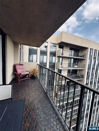 $3,000 | 200 Winston Drive, Unit 3011, Cliffside Park, NJ 07010