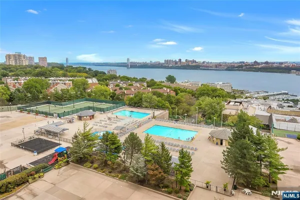 $3,000 | 200 Winston Drive, Unit 3011, Cliffside Park, NJ 07010
