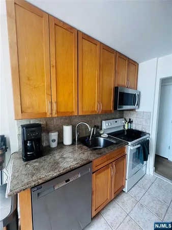 $3,000 | 200 Winston Drive, Unit 3011, Cliffside Park, NJ 07010