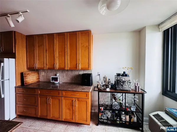 $3,000 | 200 Winston Drive, Unit 3011, Cliffside Park, NJ 07010