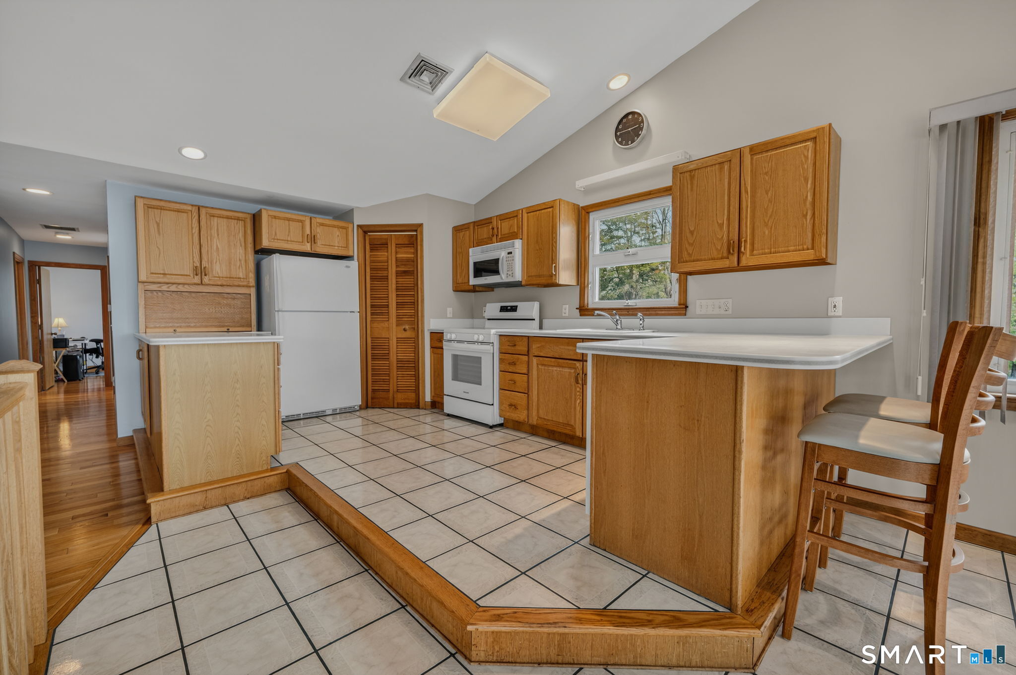 224 Shore Road Waterford, CT 06385 - Photo 15 of 40