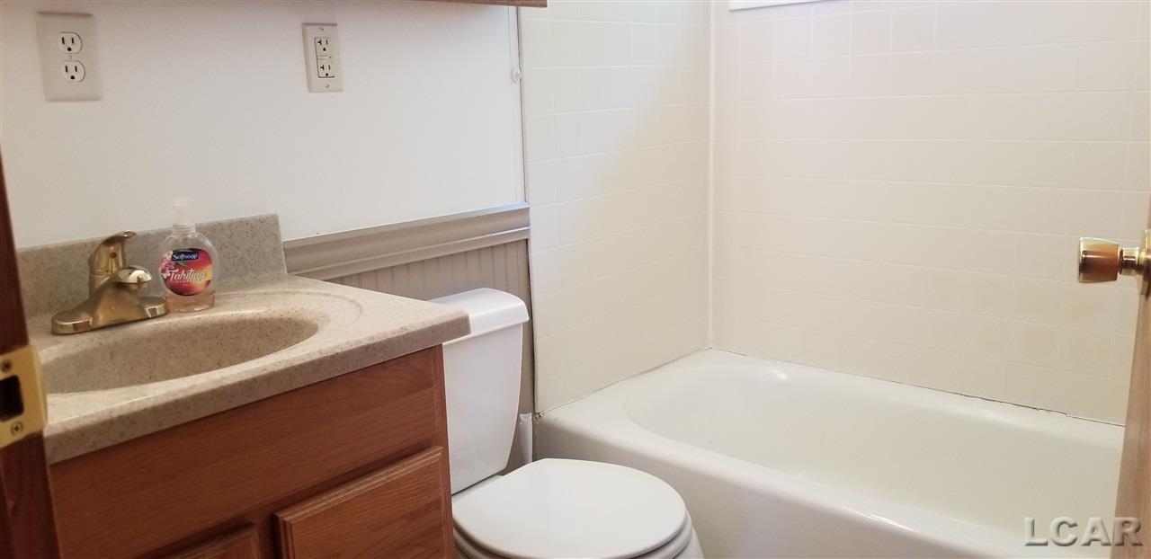 1340 Oakwood Road Adrian, MI 49221 - Photo 17 of 27
