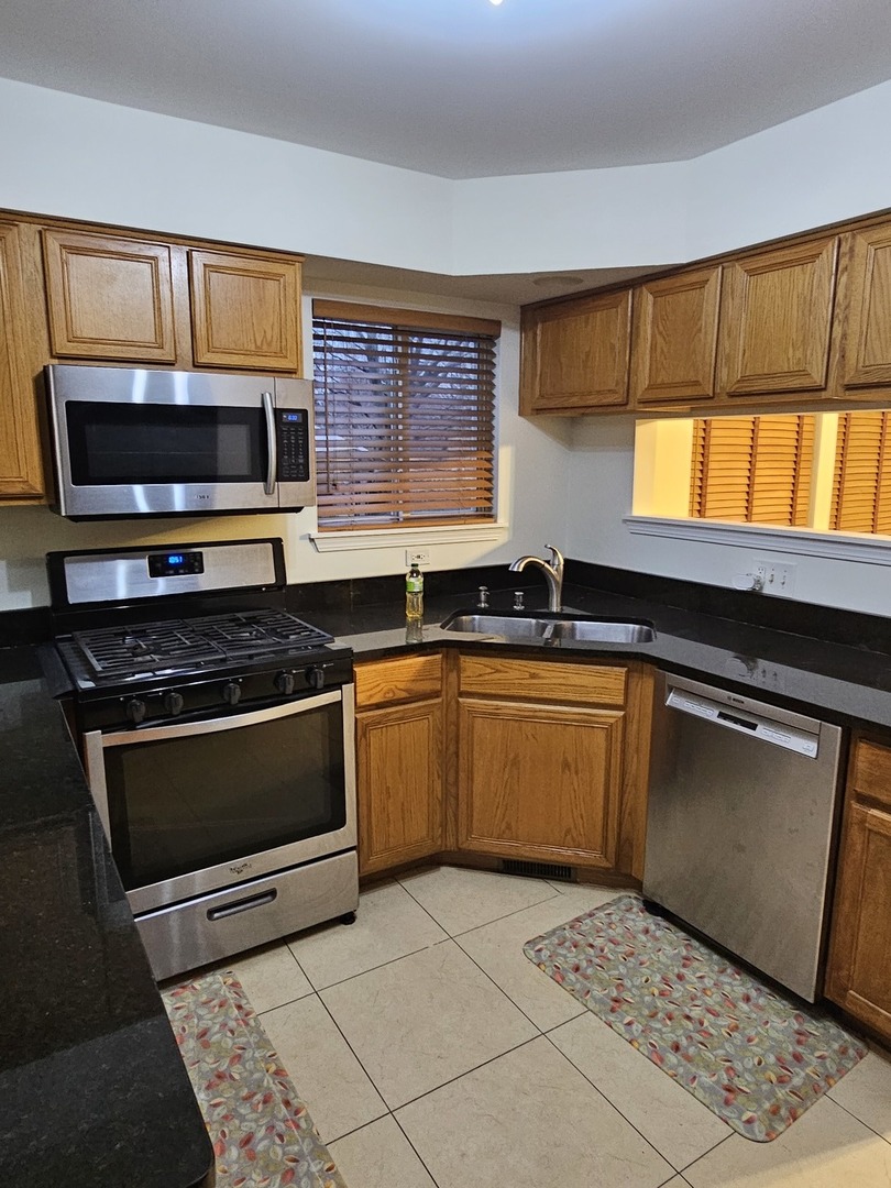 847 Teasel Lane Aurora, IL 60504 - Photo 13 of 46 a kitchen with a stove and a microwave