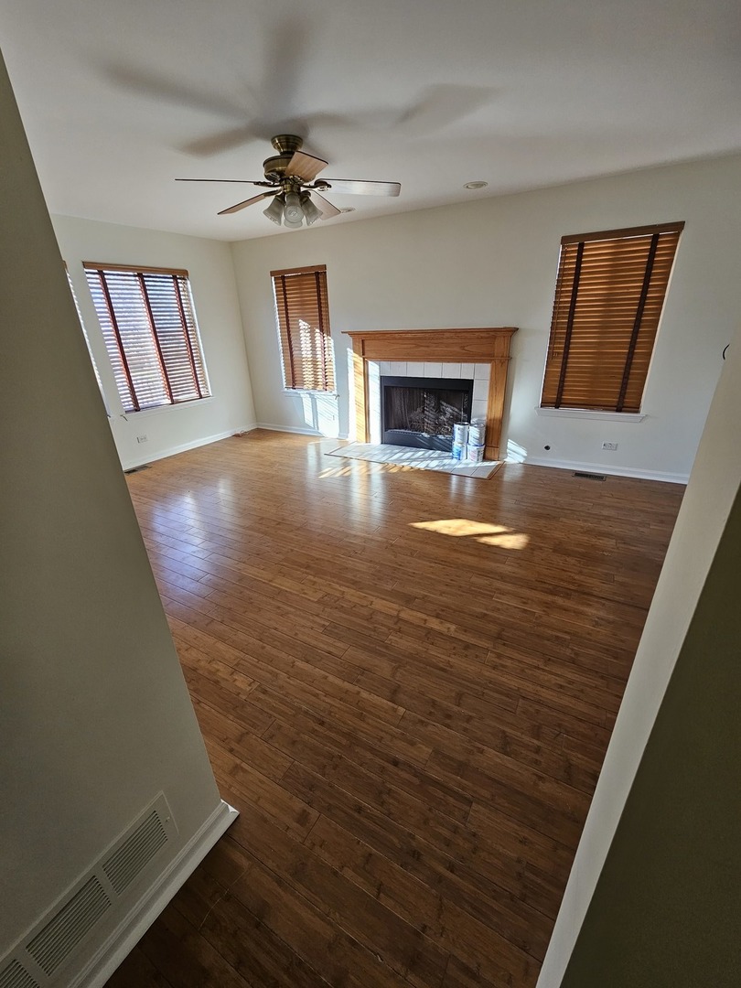 847 Teasel Lane Aurora, IL 60504 - Photo 17 of 46 a view of a livingroom with a fireplace
