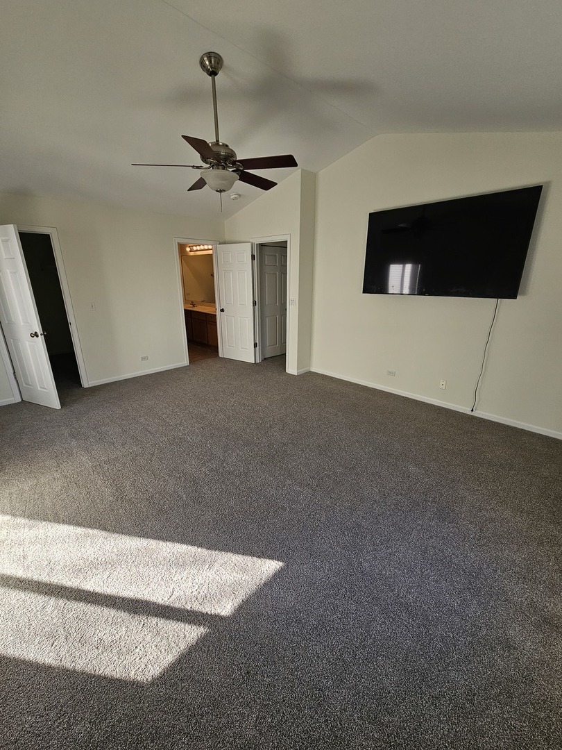 847 Teasel Lane Aurora, IL 60504 - Photo 25 of 46 a living room with a couch