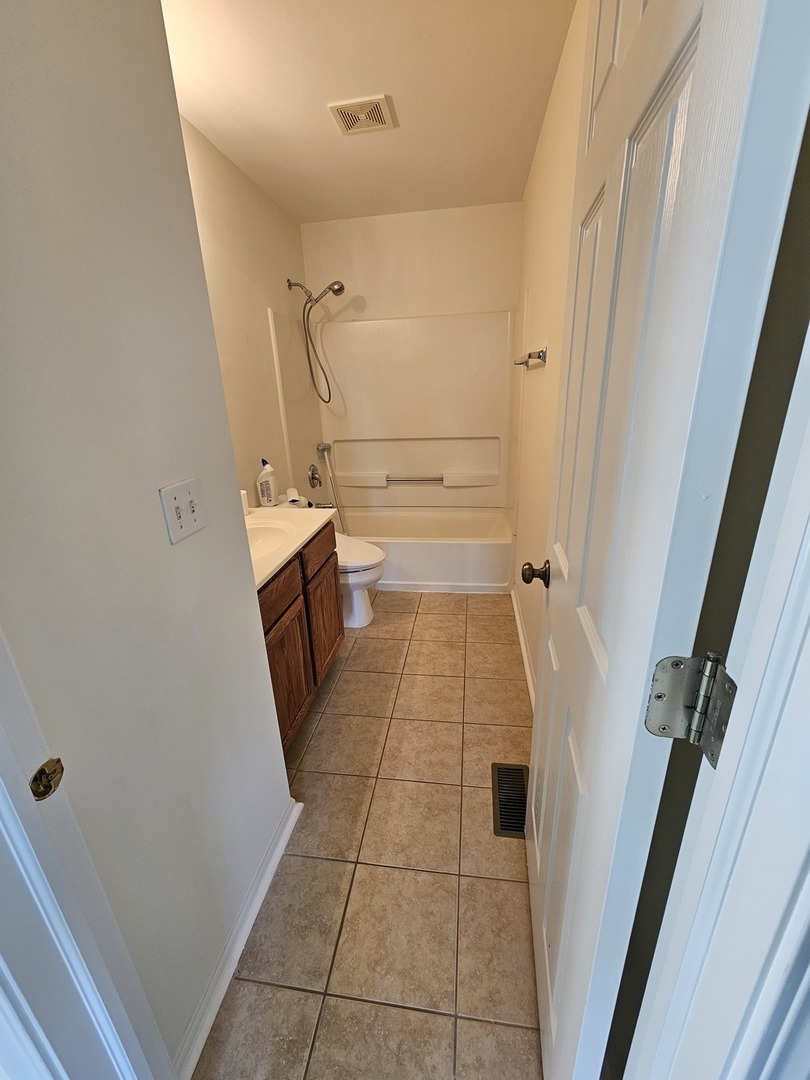 847 Teasel Lane Aurora, IL 60504 - Photo 29 of 46 a bathroom with a sink a toilet and shower