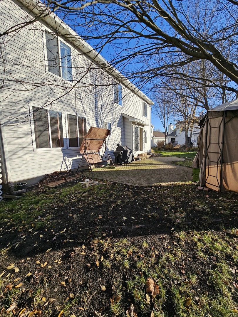 847 Teasel Lane Aurora, IL 60504 - Photo 3 of 46 a backyard of a house with basket ball court